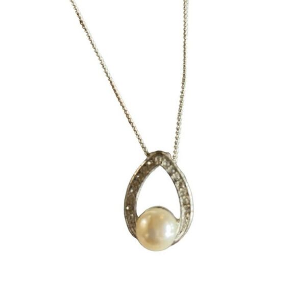 NWT Vintage Avon Silvertone Necklace with Rhinestones and Simulated Pearl - Picture 2 of 6